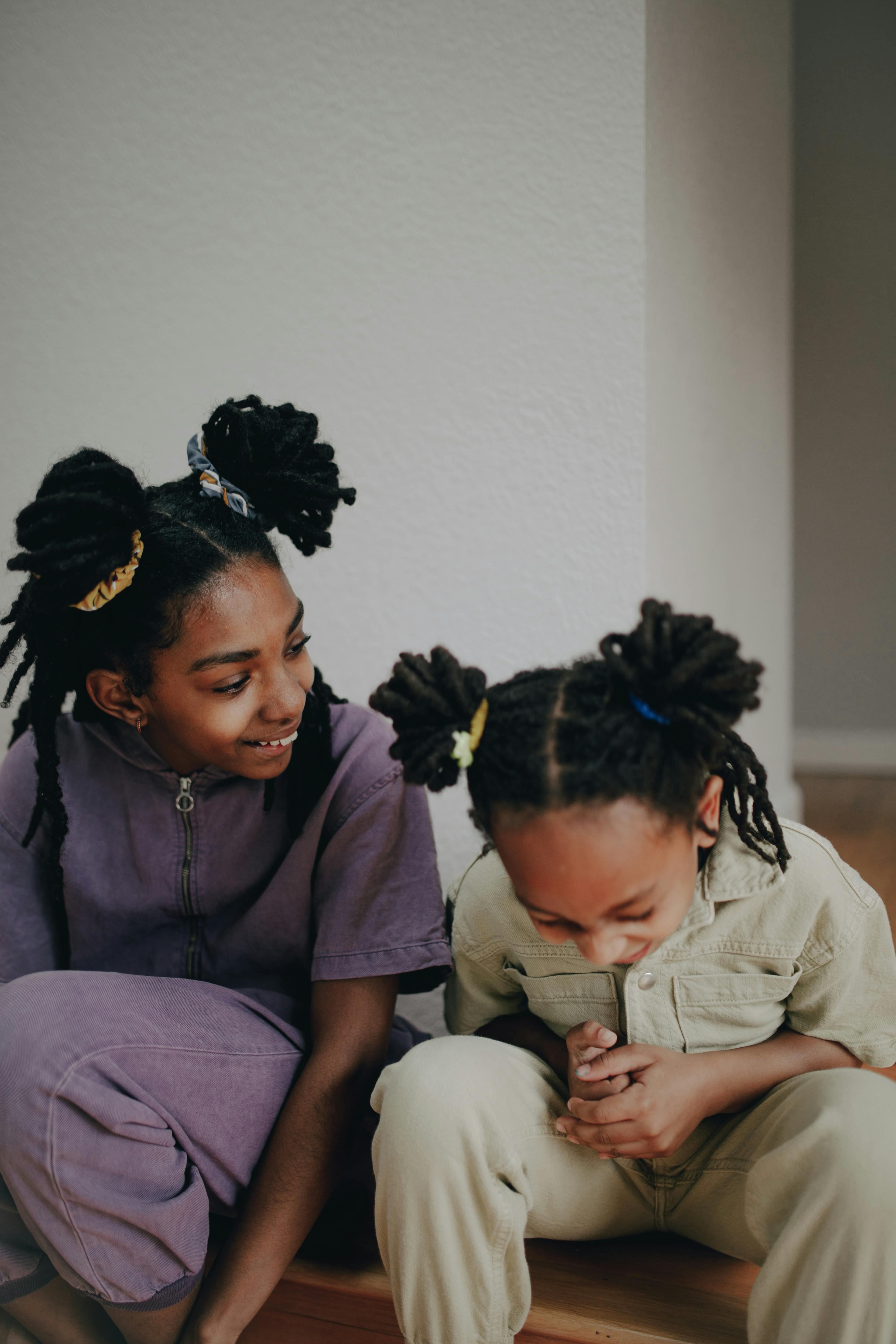 剪辑调色与后期团队工作氛围图